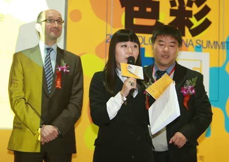 德國勞爾RAL公司Franz eilerts先生和北京涂博國際展覽公司曲剛先生，以及主持人原創(chuàng)家具設(shè)計品牌domonature創(chuàng)始人、知名設(shè)計師賴亞楠女士